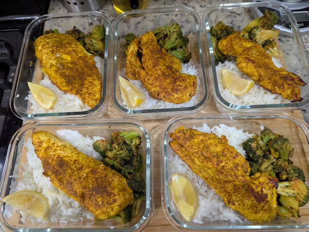 Curry-Spiced Chicken Breast with Basmati Rice & Broccoli (~609 kcal)