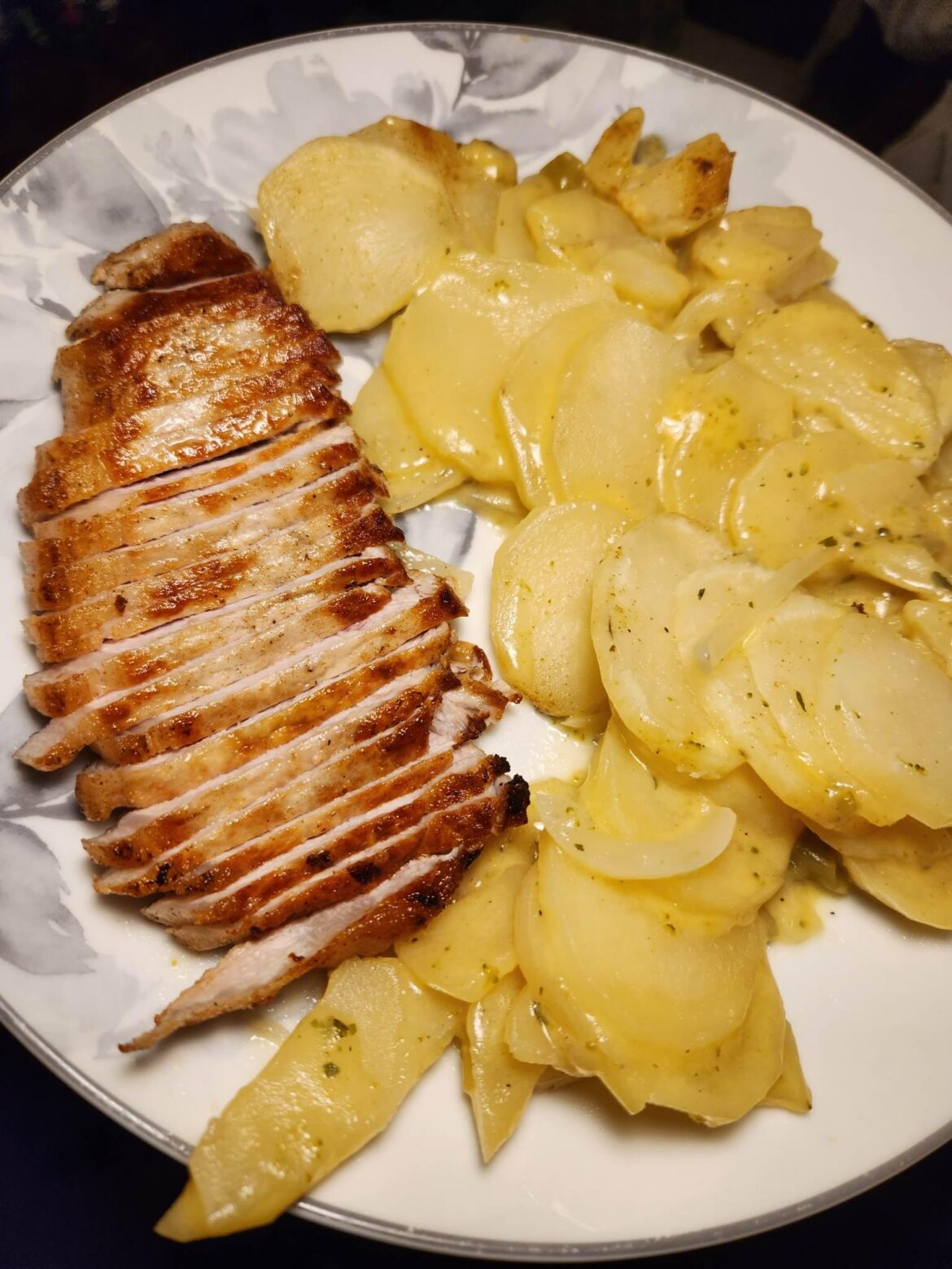 [Homemade] Scalloped potatoes with a pork chop