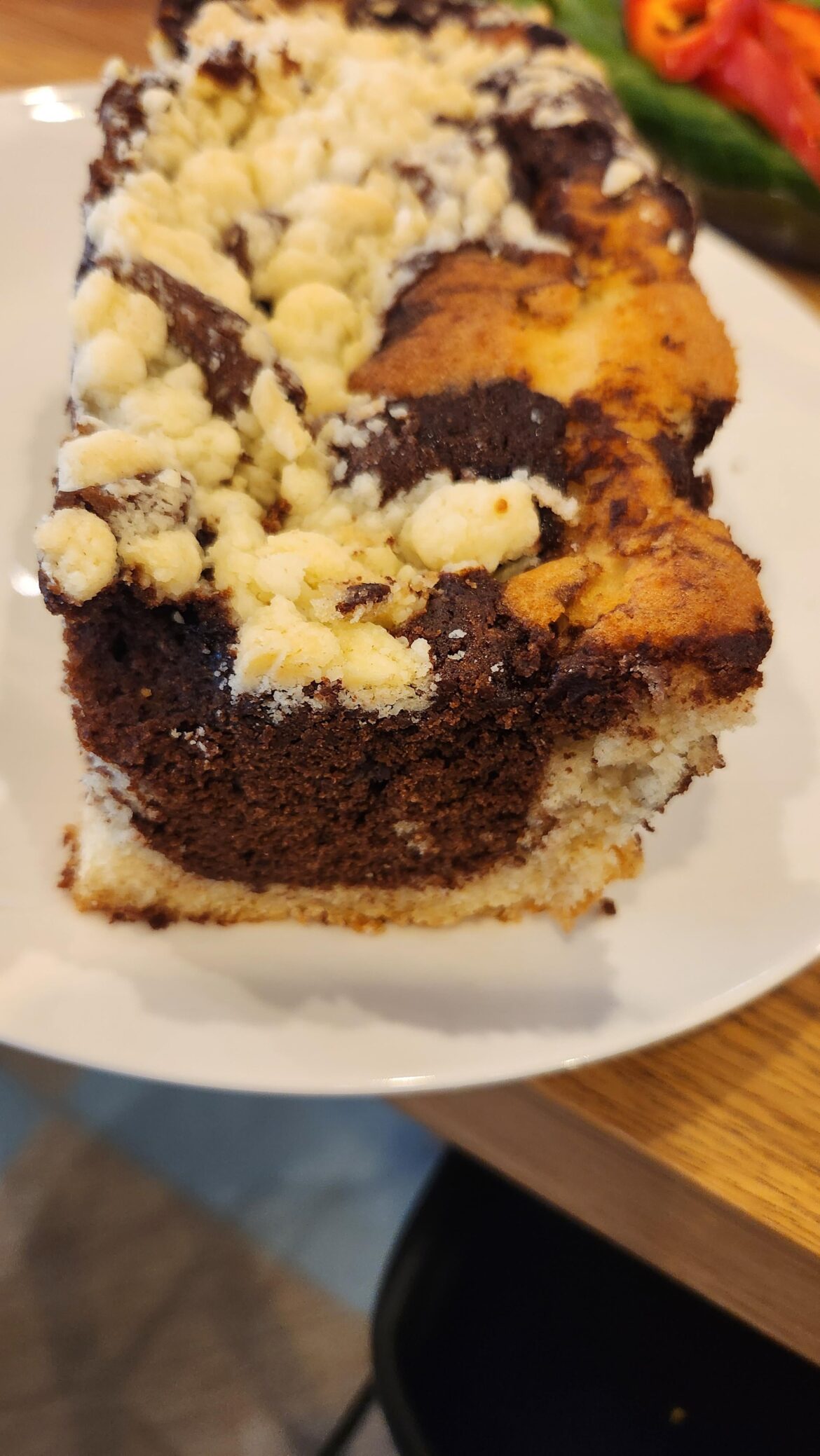 Two Colors Cake Vanila and Chocolate with Crmble