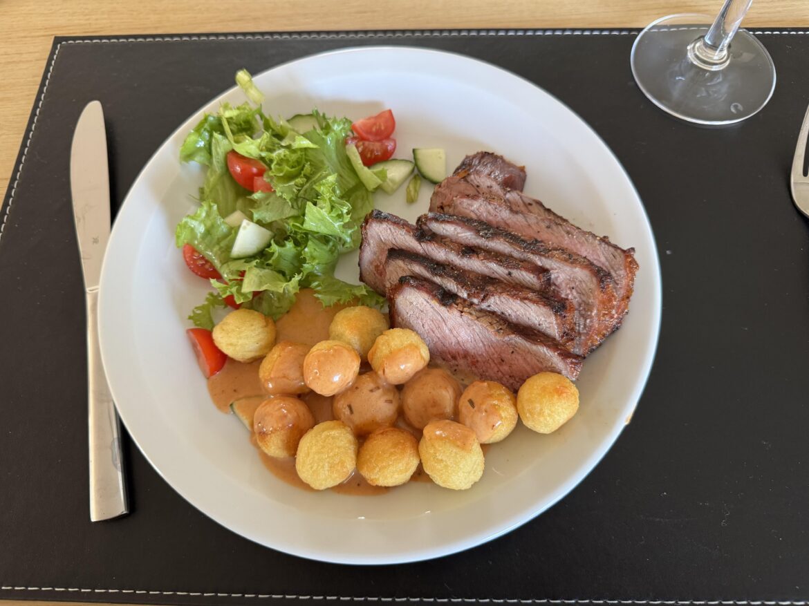 Ribeye with tater tots