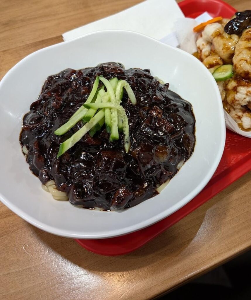 Calories in this Jjajangmyeon please