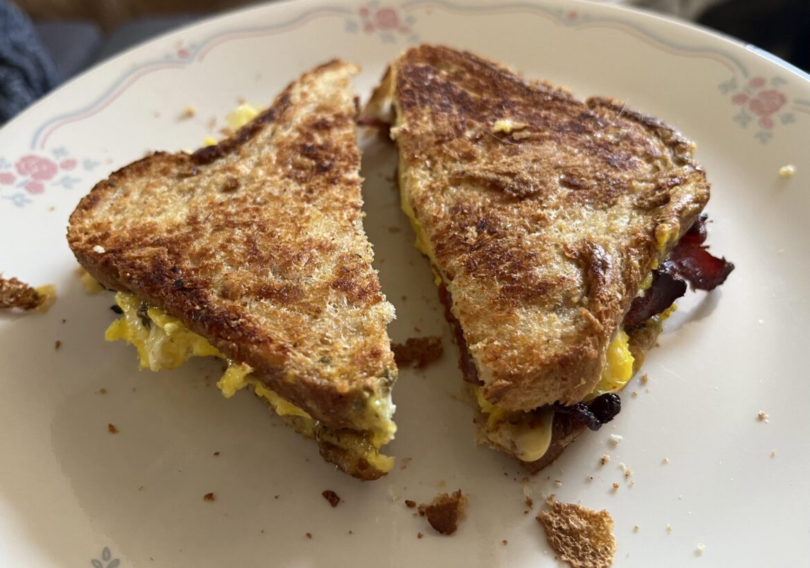 Made this egg/bacon/cheese sandwich the other day😋