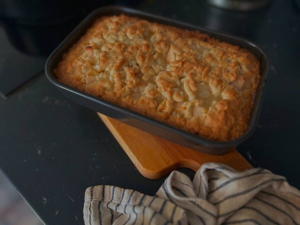 I cooked apples from a long-abandoned garden in syrup with star anise. The pie turned out well.