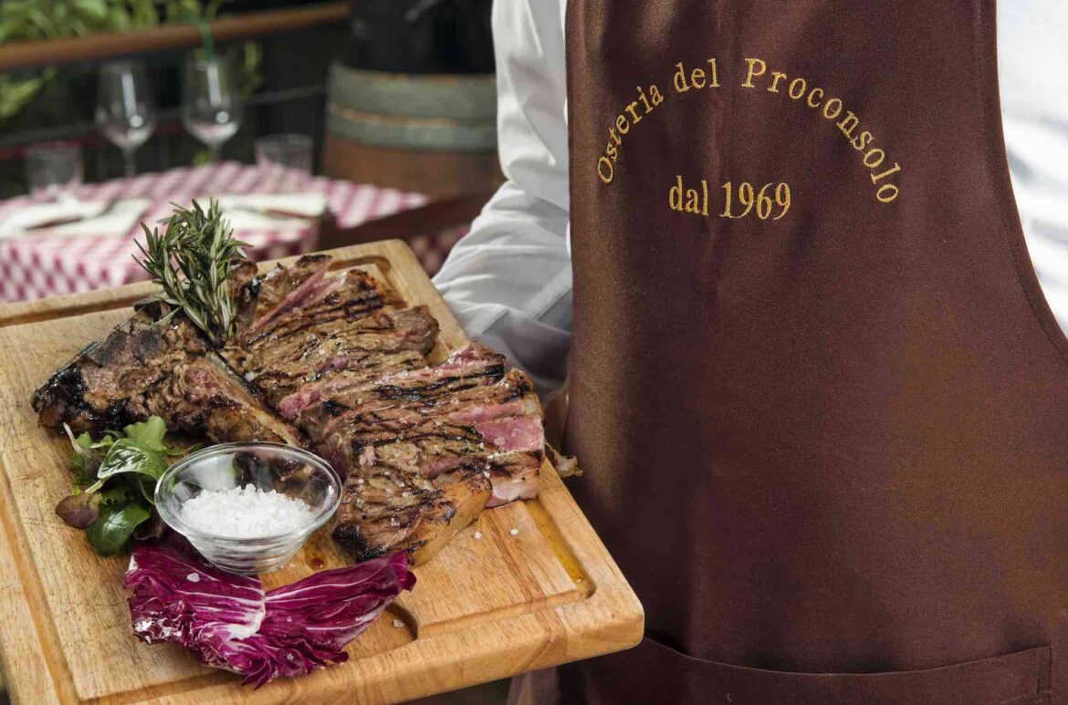 Bistecca alla fiorentina all'Osteria del Proconsolo, ristorante toscano nel centro di Firenze