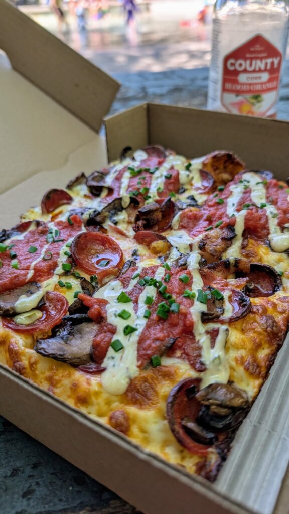 Descendant 🍕 (Leslie ville) Descendant 🍕 (Leslie ville)