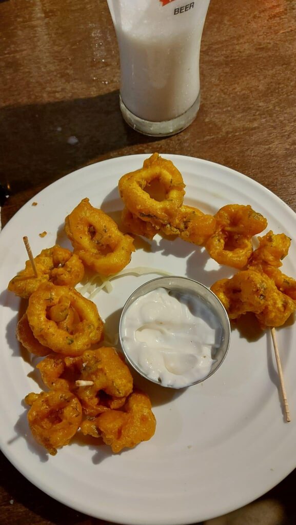 Crispy fried Calamaries with dip sauce [OC]