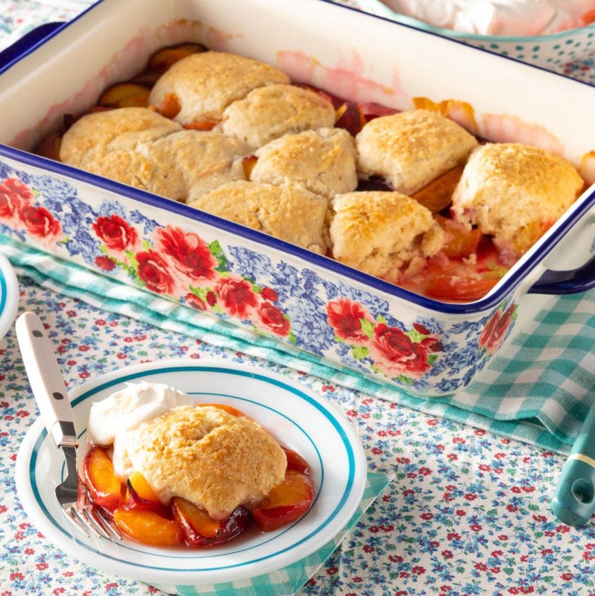 peach cobbler dessert