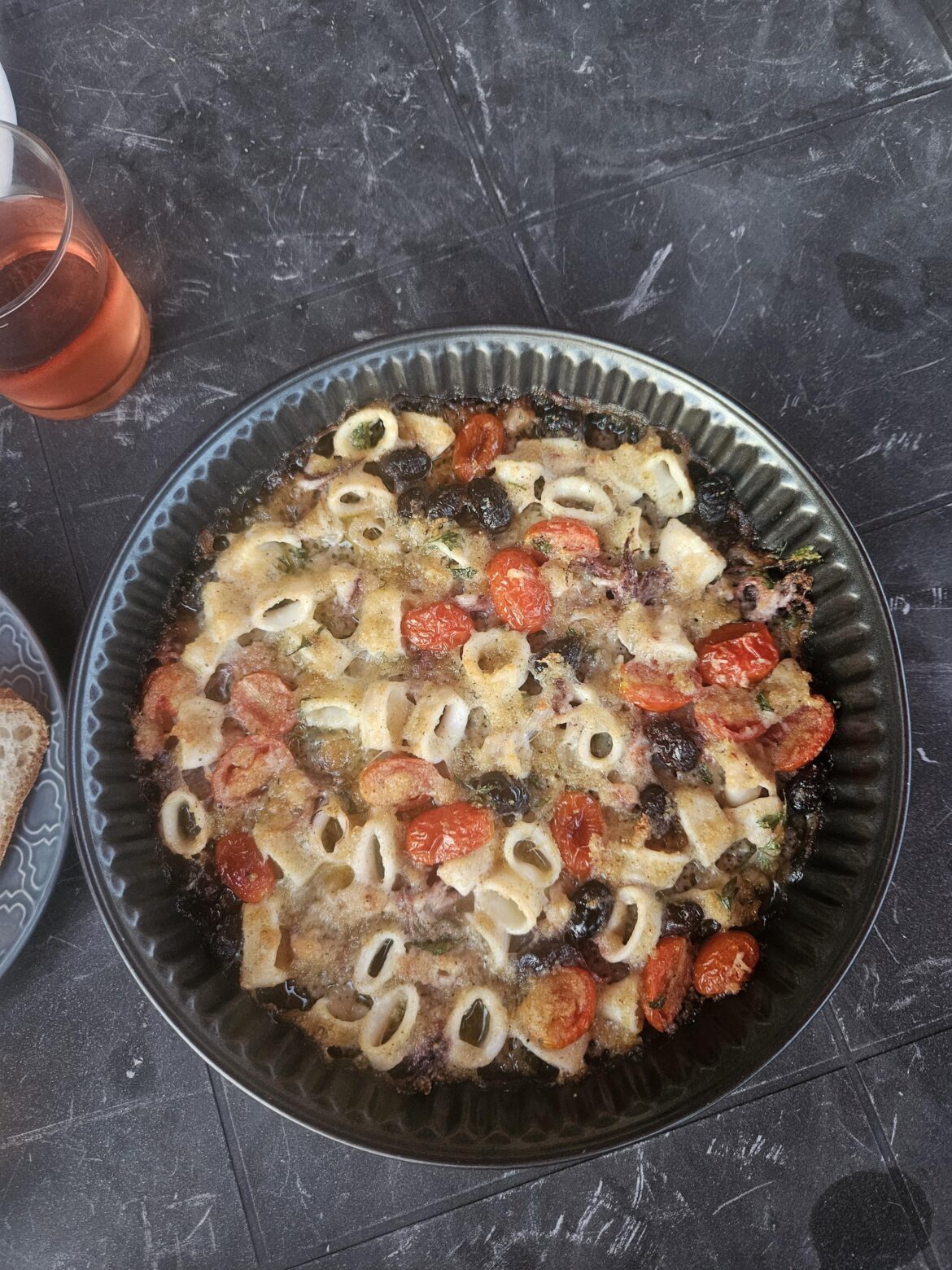 Oven squid with olives and tomatoes