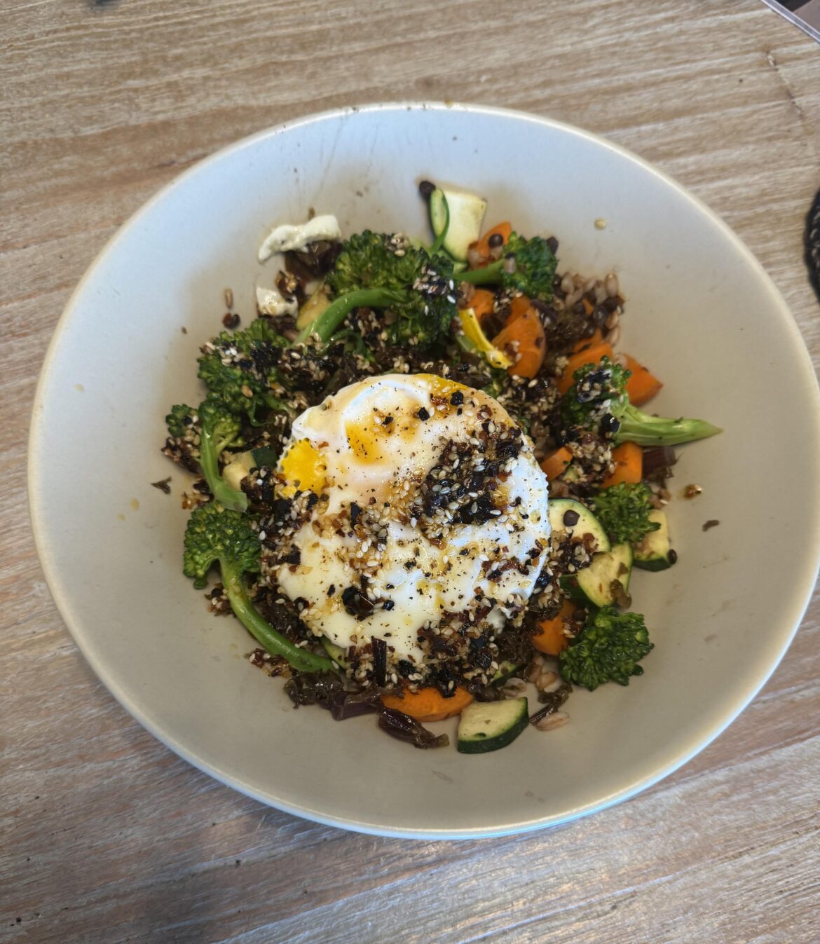 Copycat breakfast: farro breakfast bowl: 🥗, 🌾, 🫒= ✅