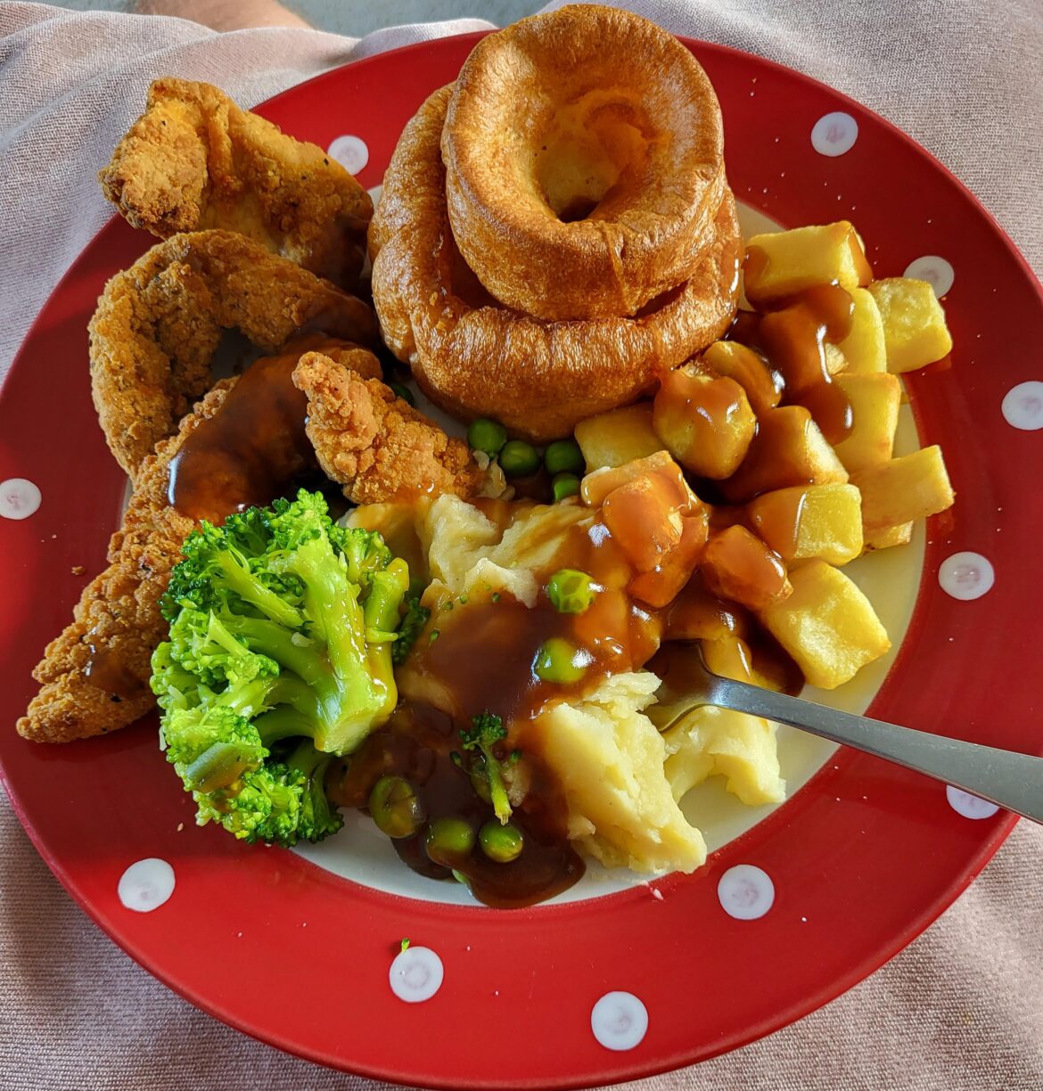 Southern fried chicken strips, roasties, yorkshire puddings, mash, veg, and gravy..