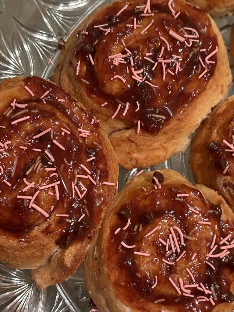 Strawberry cinnamon rolls!🍓