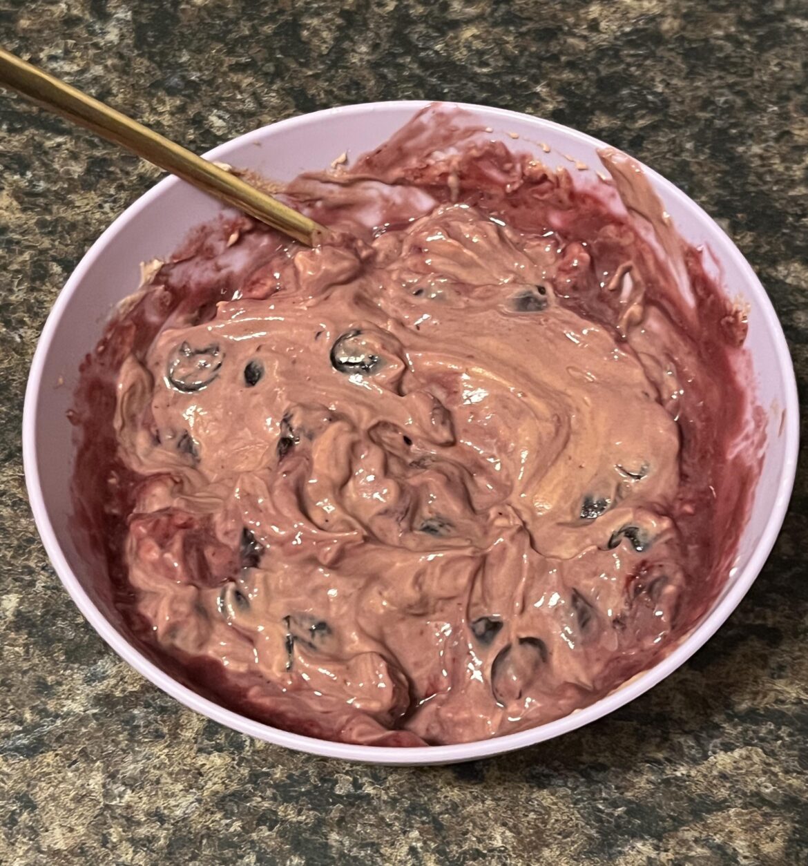 Between chewing difficulties and being in a calorie deficit, most of my meals lately have been in the form of bowls of slop. Here’s a new one