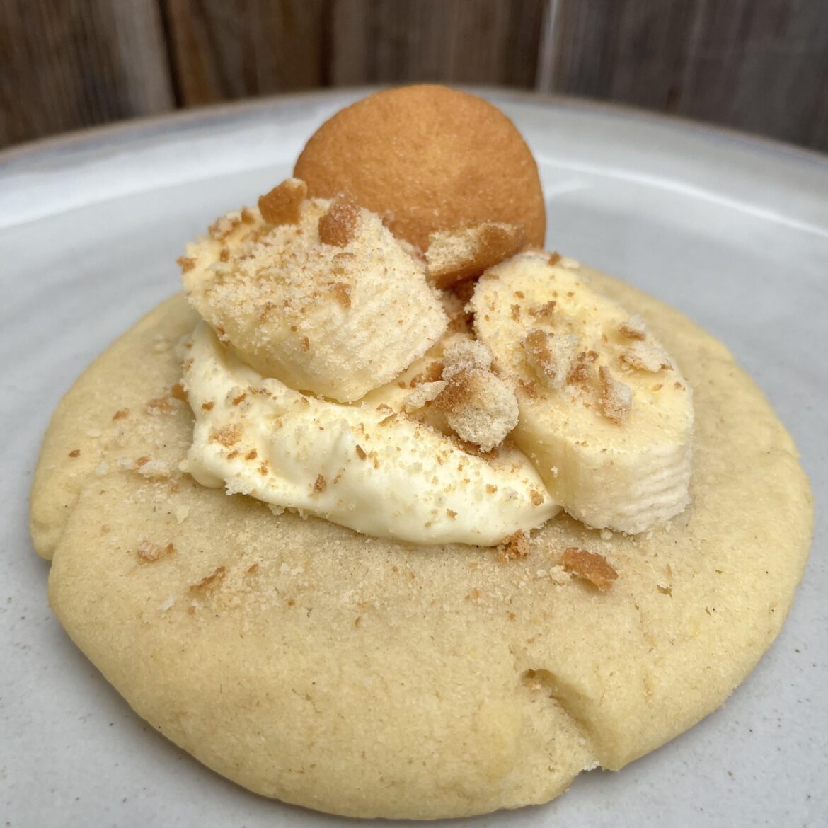 Sugar cookie topped with Banana Cream