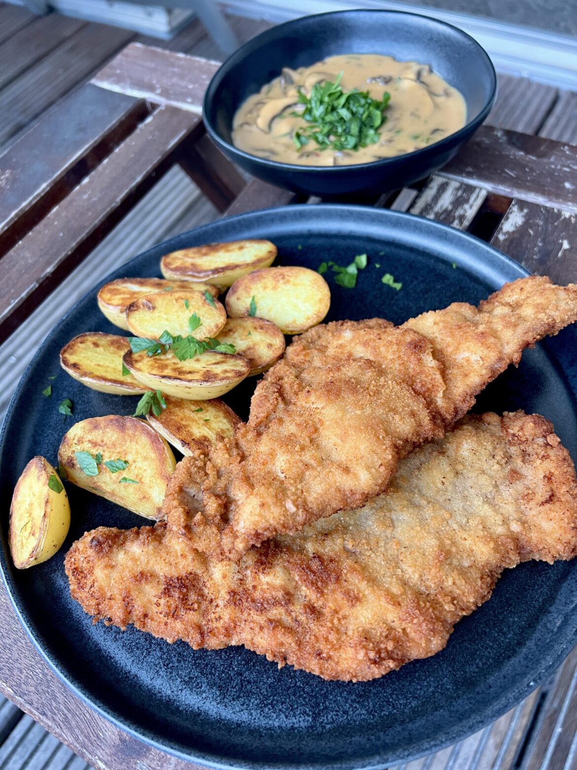 Schweineschnitzel mit Bratkartoffeln