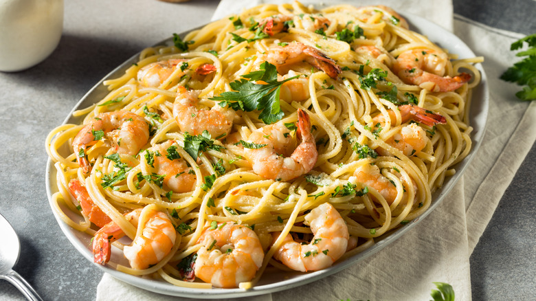 A bowl of shrimp scampi