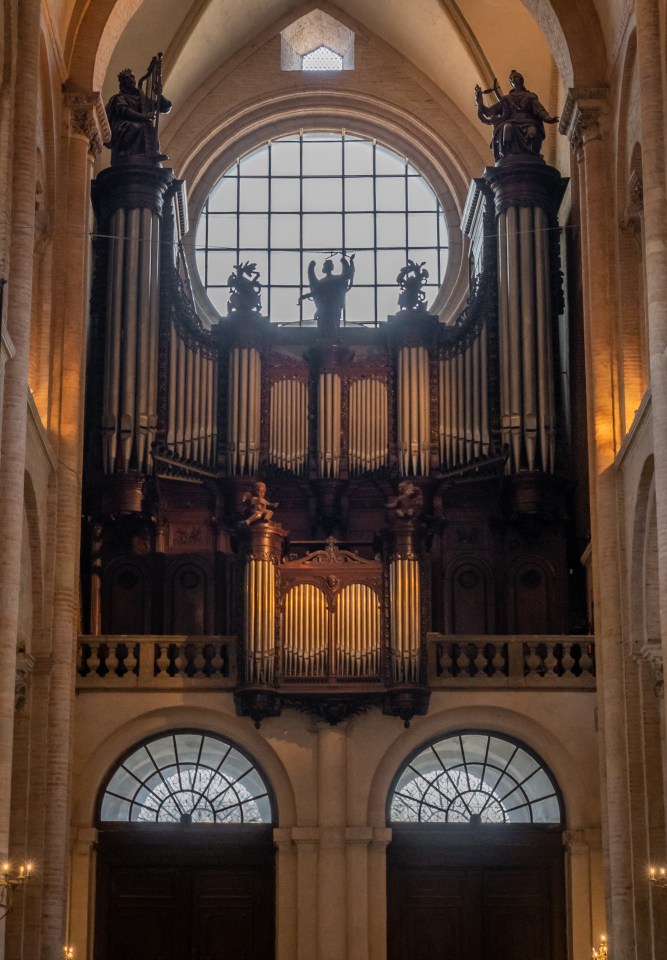 Pipe organ in church with statues.