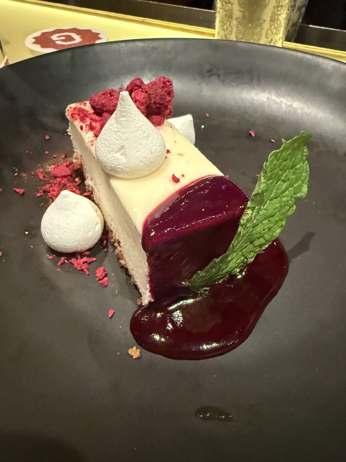 In need of a room with this…🍓Cheesecake