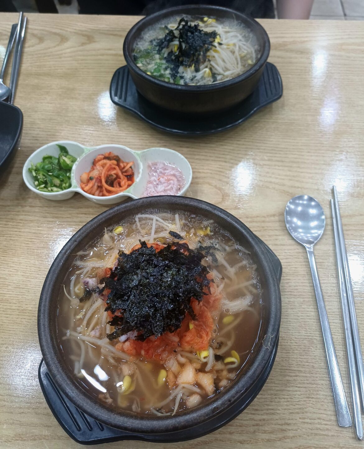 Favorite budget meal: 6,000 krw (~$4) Jeonju style soybean sprout gukbap (콩나물국밥)