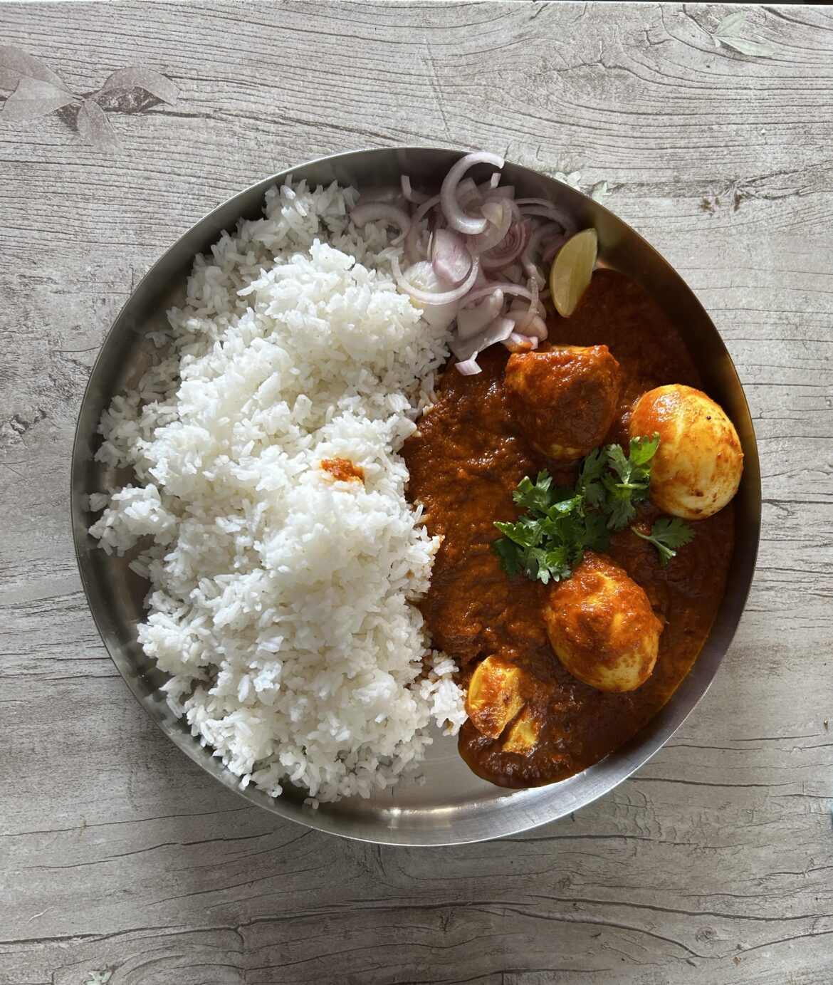 [Homemade] Egg curry from a new learner [Indian style]
