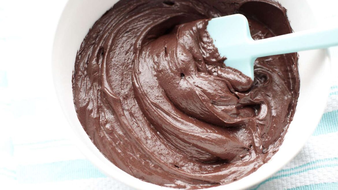 Easy Chocolate Frosting Recipe (With Video) Easy Chocolate Frosting Recipe (With Video)