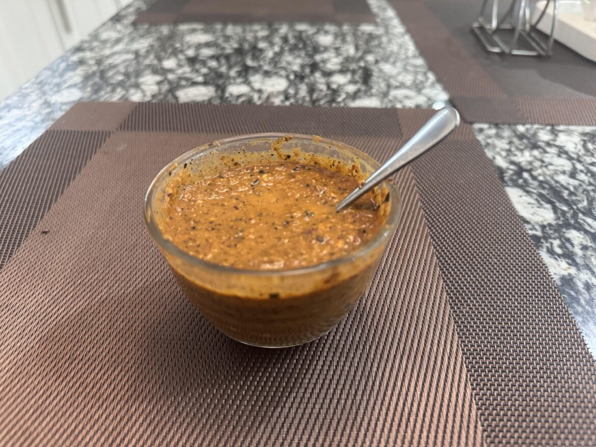 Salsa de chile de árbol y cacahuate