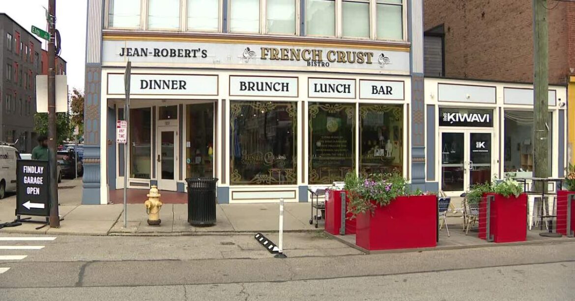 French Crust Bistro, founded by Chef Jean-Robert de Cavel, closing this weekend French Crust Bistro, founded by Chef Jean-Robert de Cavel, closing this weekend