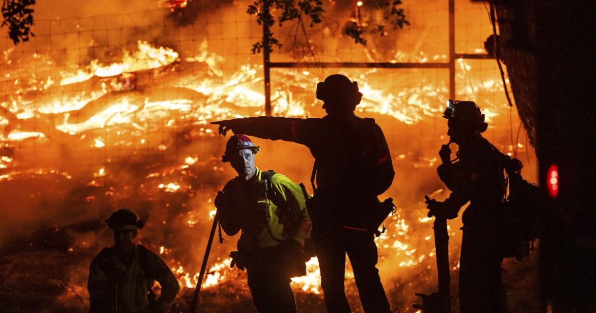 Firefighters hold back Pickett fire in Napa County amid ‘thermal belt’ Firefighters hold back Pickett fire in Napa County amid 'thermal belt'