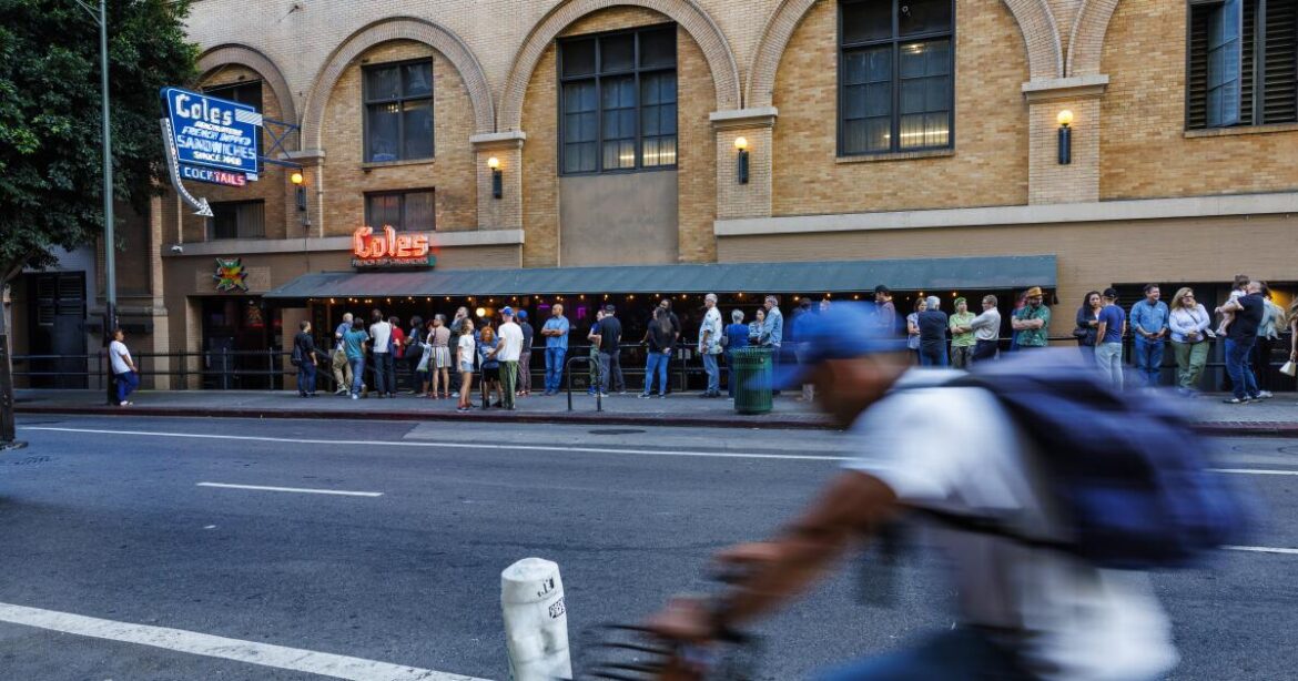 Cole's French Dip to remain open temporarily as crowds surge