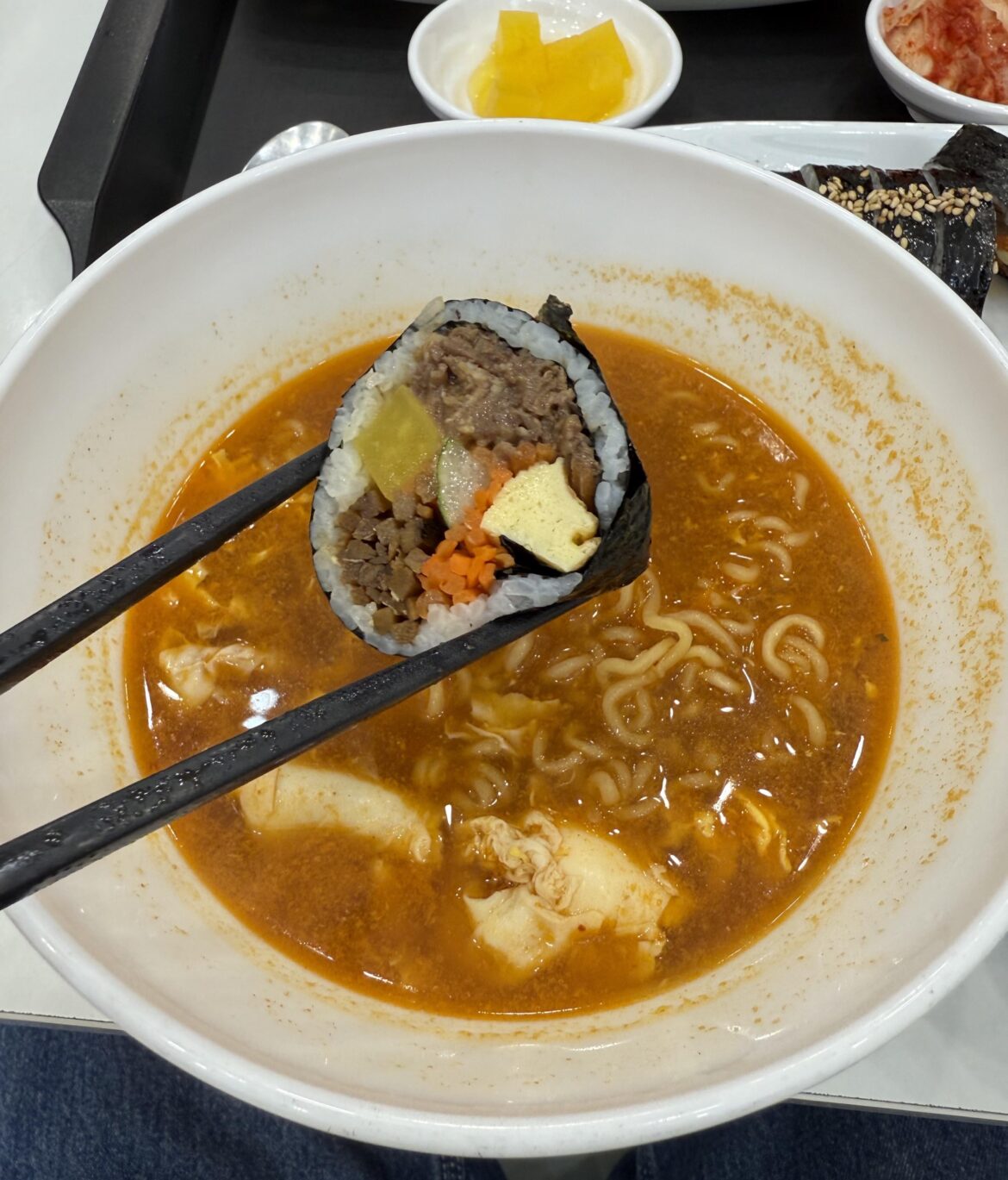 When ramen meets kimbap… pure happiness in one bite 🍜🍙