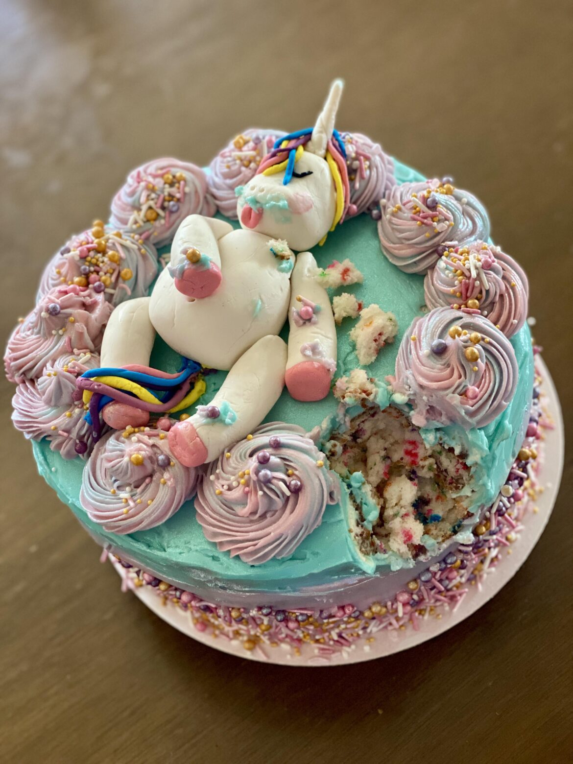 Made a food coma unicorn cake for my coworkers birthday but it came out so messy 😭