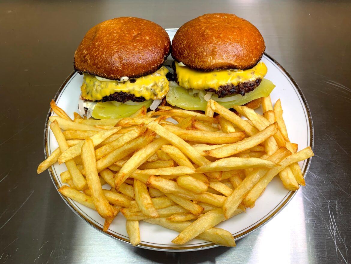Cheeseburgers with onions, pickles and mayo