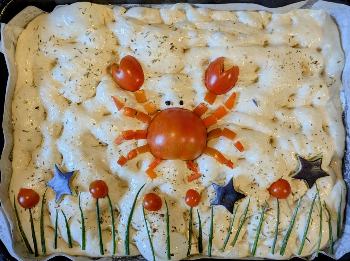 [homemade] The funniest thing that I ever made - little Mr. Crab foccacia)