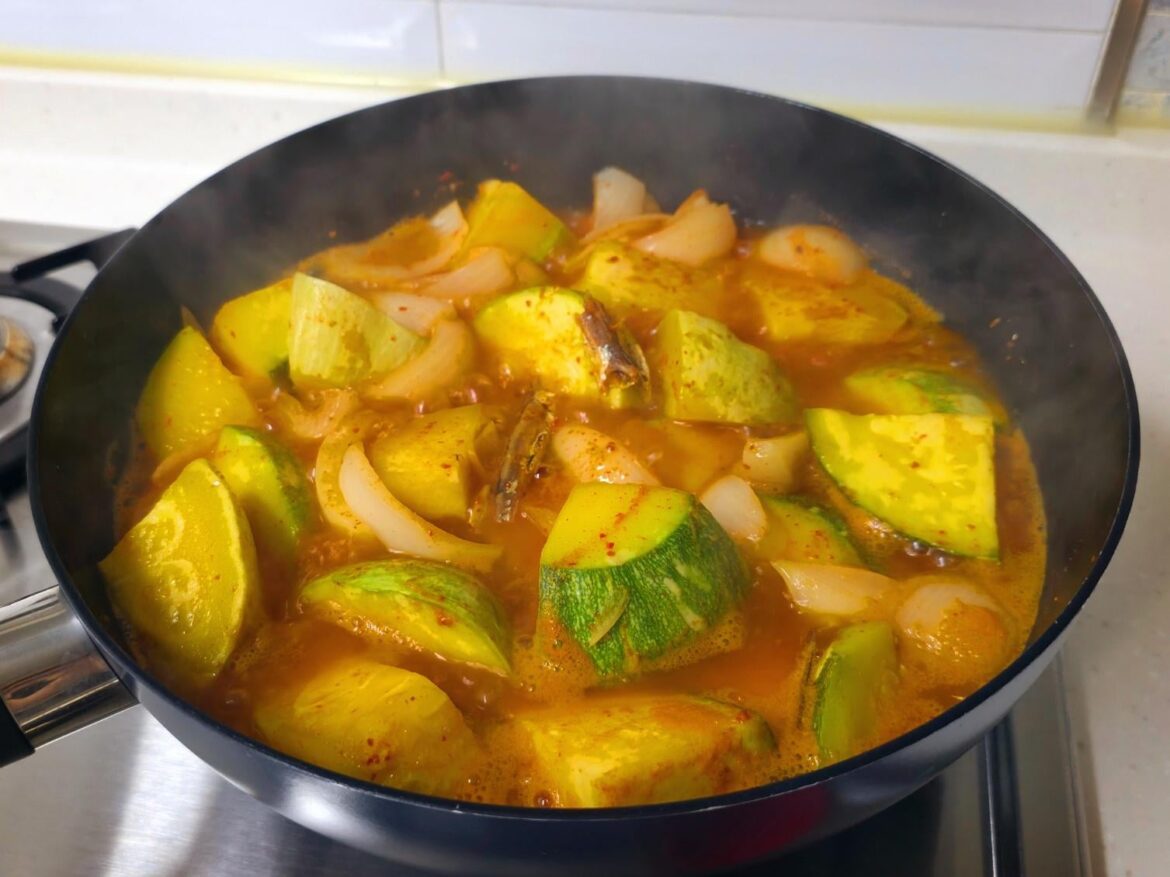 Ever heard of Hobak-jang(호박장)? I've never seen a restaurant selling this.