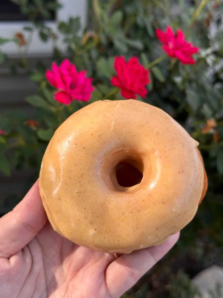 peach glazed donuts for the last golden days of summer 🍑🍂