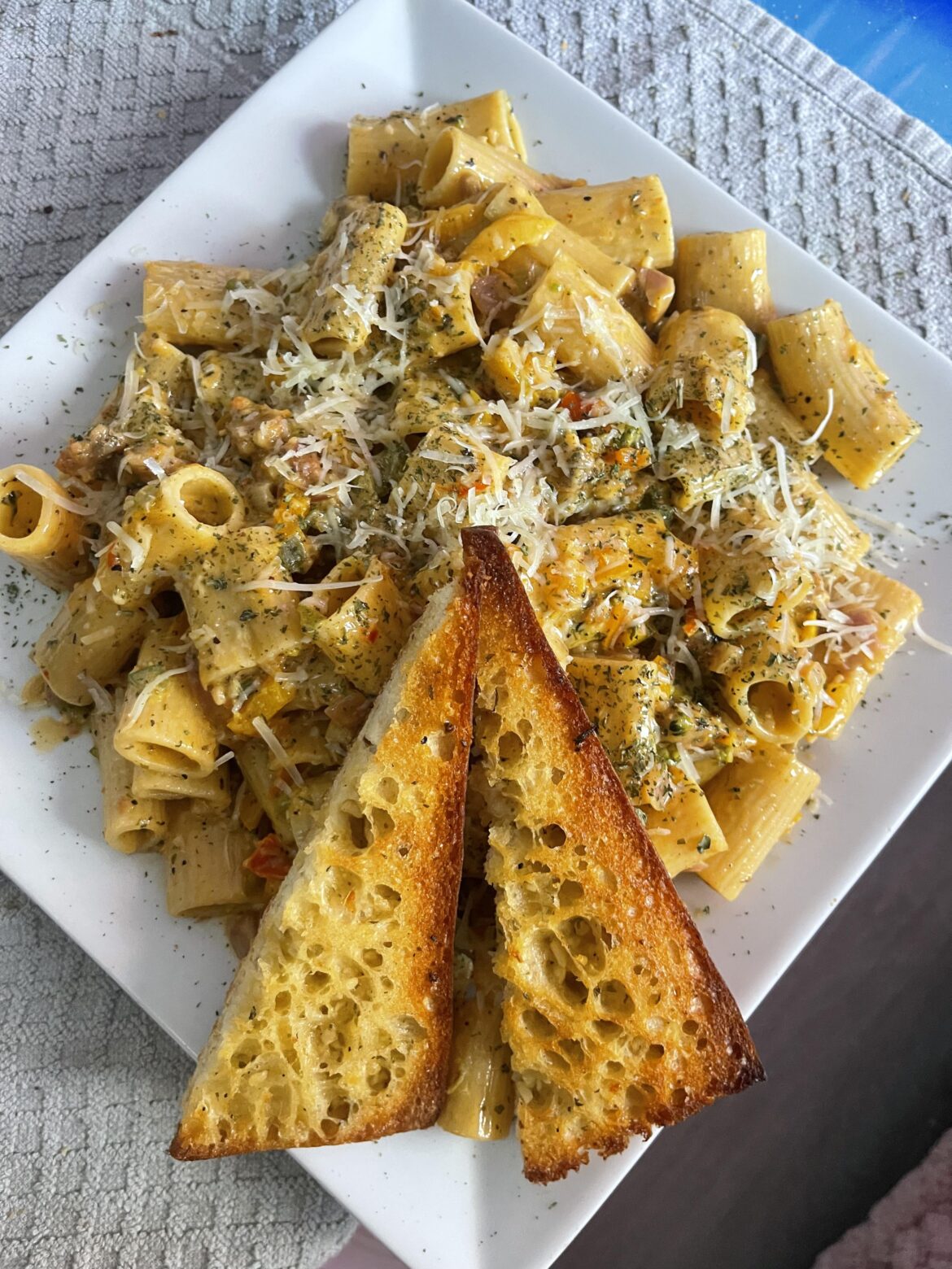 boyfriend made pasta and garlic bread