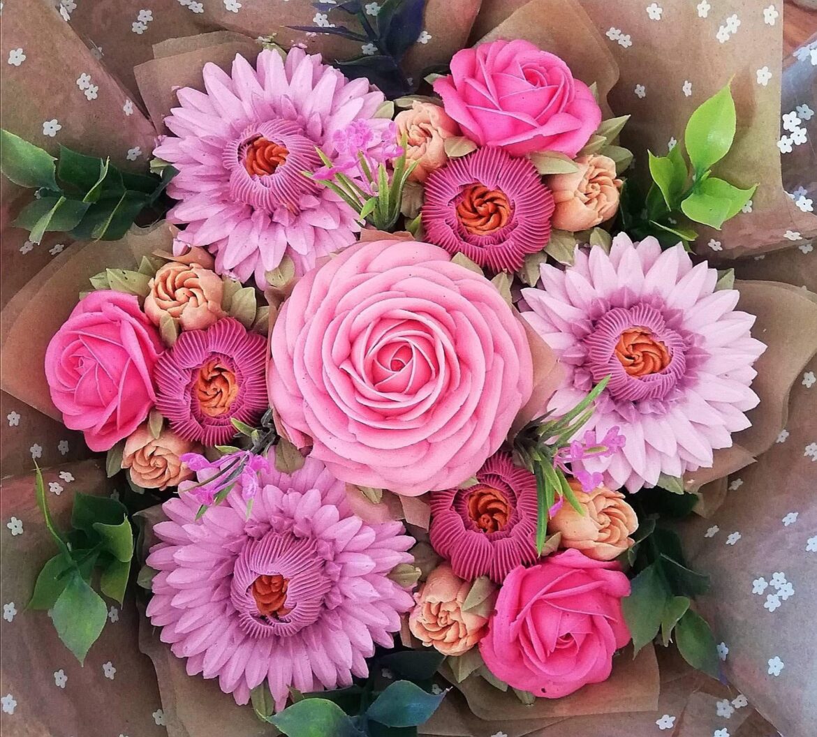 So many shades of pink in our latest bouquet of buttercream flowers 💐🩷
