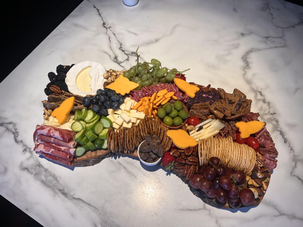 Board for my nephews space themed 1st bday 🌝