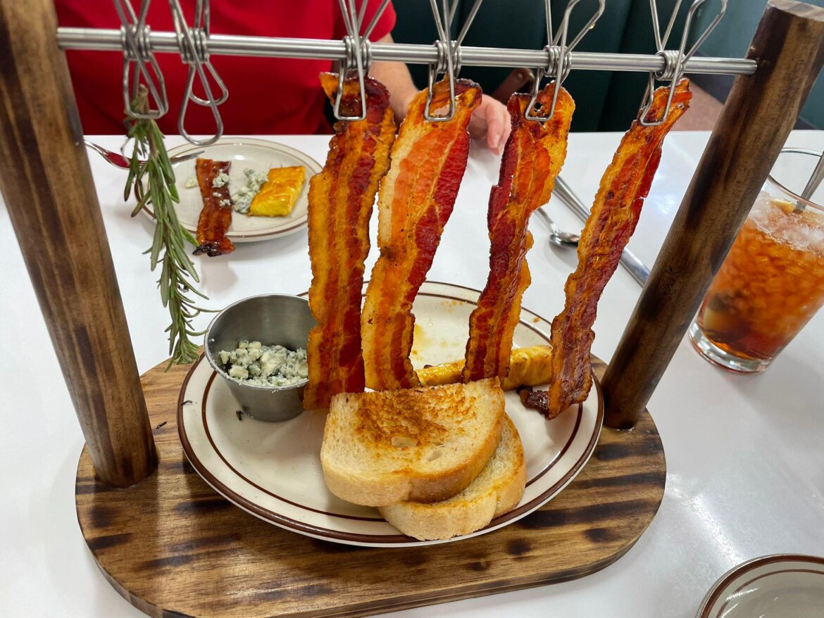 Look I know that technically there is a plate but c'mon now...