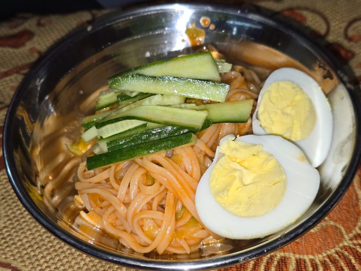 Made bibimguksu with ingredients I could find.