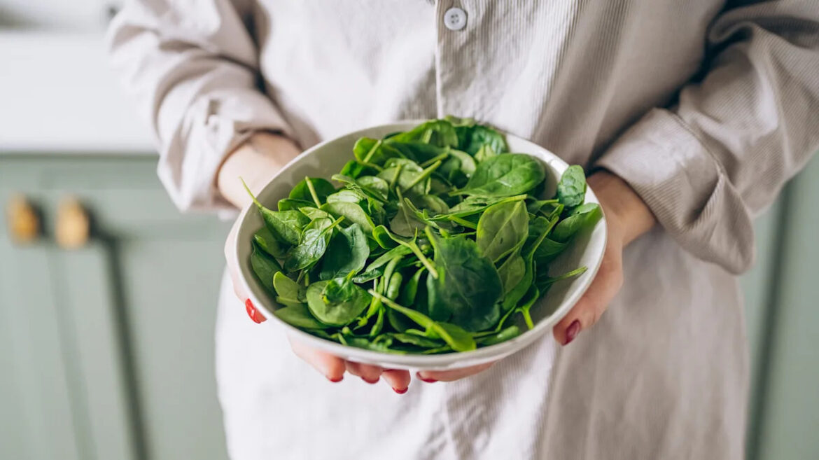 The Right Way To Cook Spinach So It Stays Vibrant And Green Yahoo lifestyle home