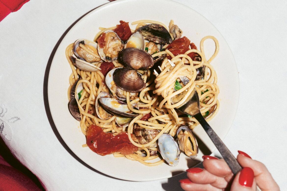 Spaghetti alle Vongole Recipe: Neapolitan Nonna’s Classic Clam Pasta