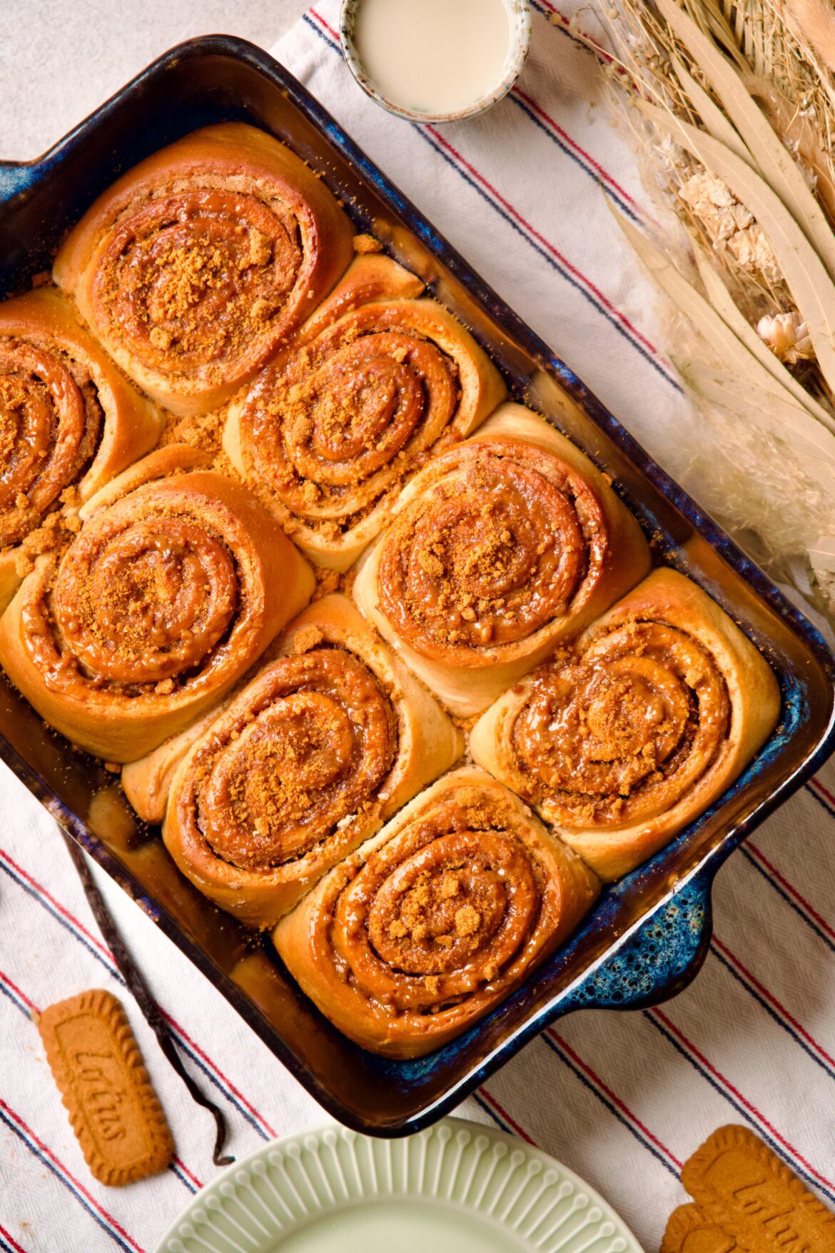 I made vegan biscoff rolls