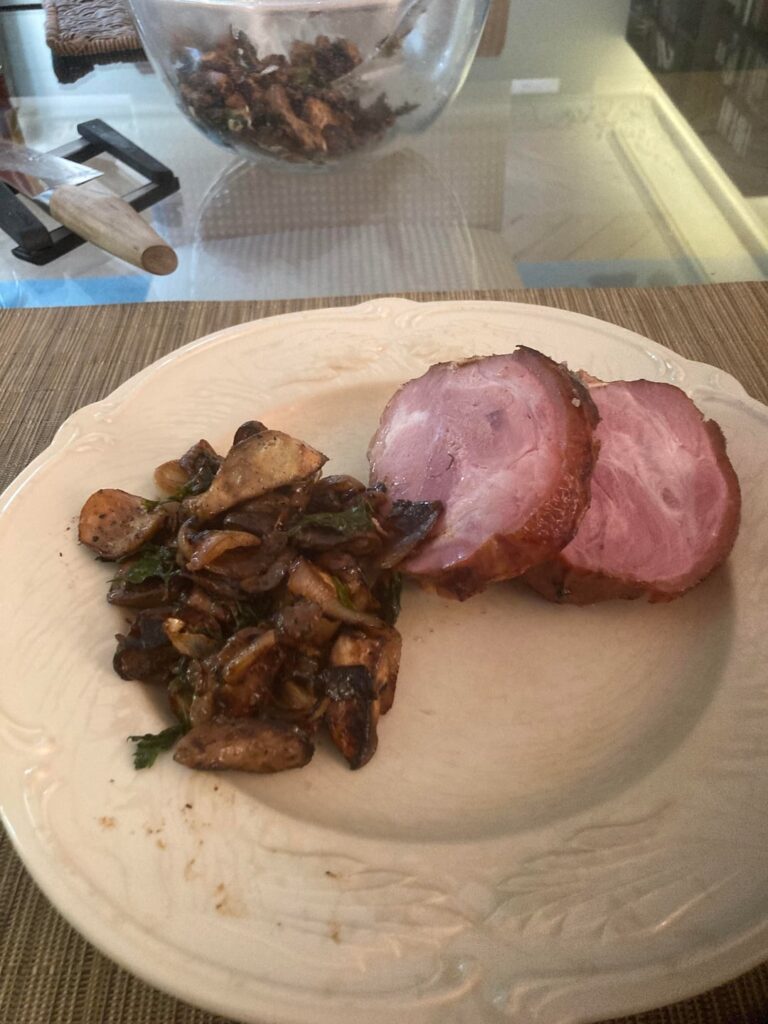 Pork shank and cèpes mushrooms