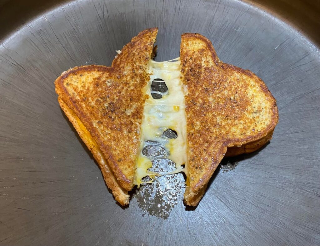 Grilled cheese for chili