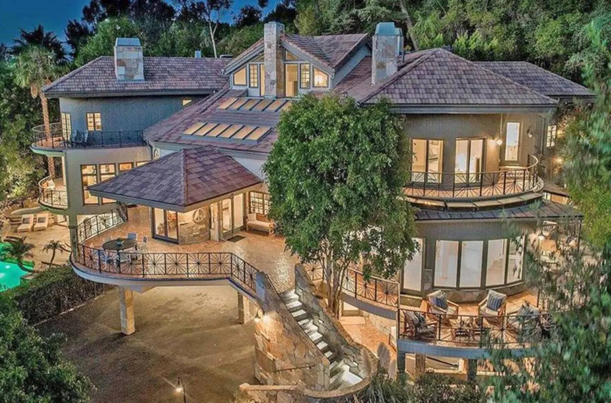From Rare Beauty to Rare Estates Selena Gomez and Benny Blancos Palatial Homes Quirky Car Collections and Billionaire Fortune