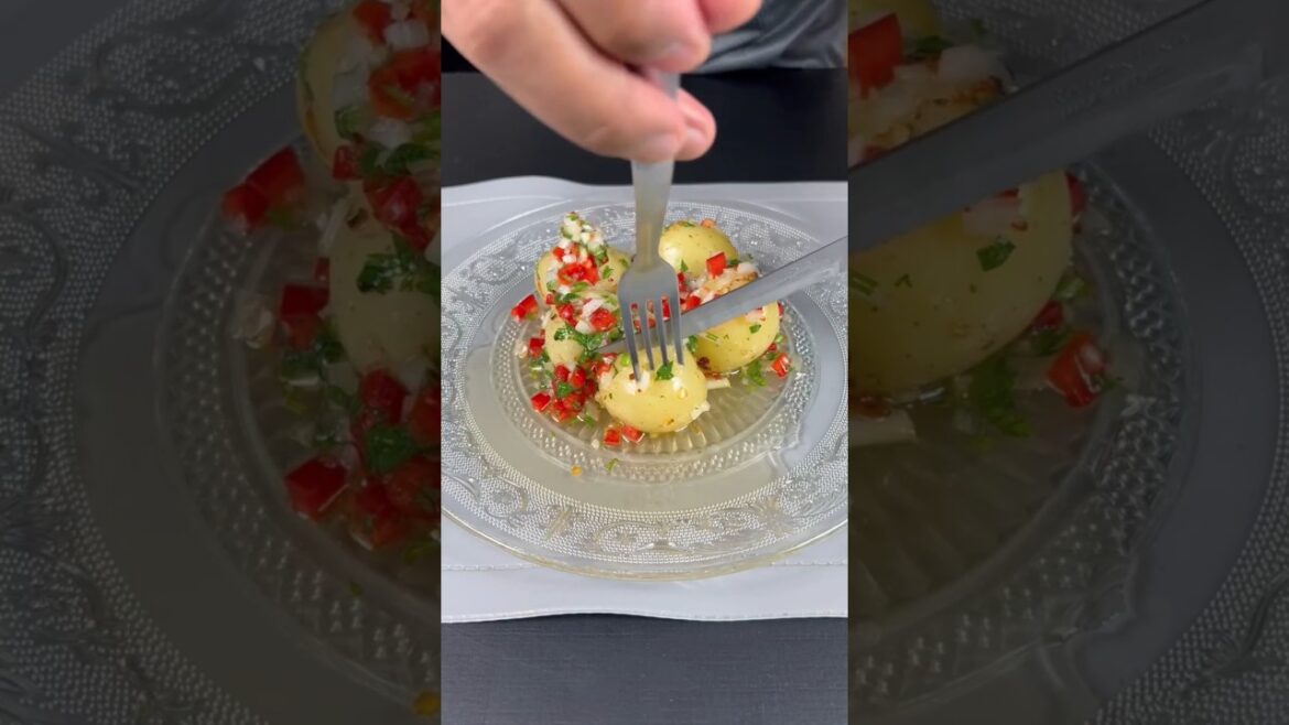 I can’t stop making these Cheesy Smashed Potatoes #creamy #cheesy #potato #baked #cooking #shorts