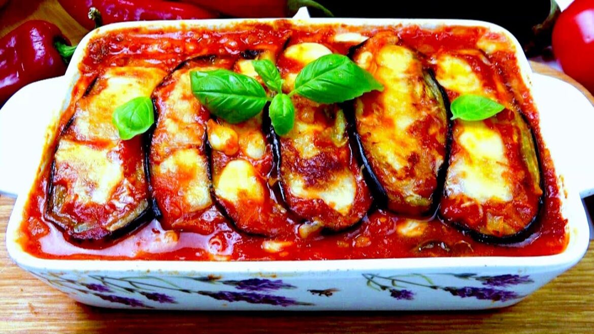 SENZA CARNE, MA QUANTO DELIZIOSO! PARMIGIANA di MELANZANE Perfetta ,LEGGERA E GUSTOSA SENZA CARNE, MA QUANTO DELIZIOSO! PARMIGIANA di MELANZANE Perfetta ,LEGGERA E GUSTOSA