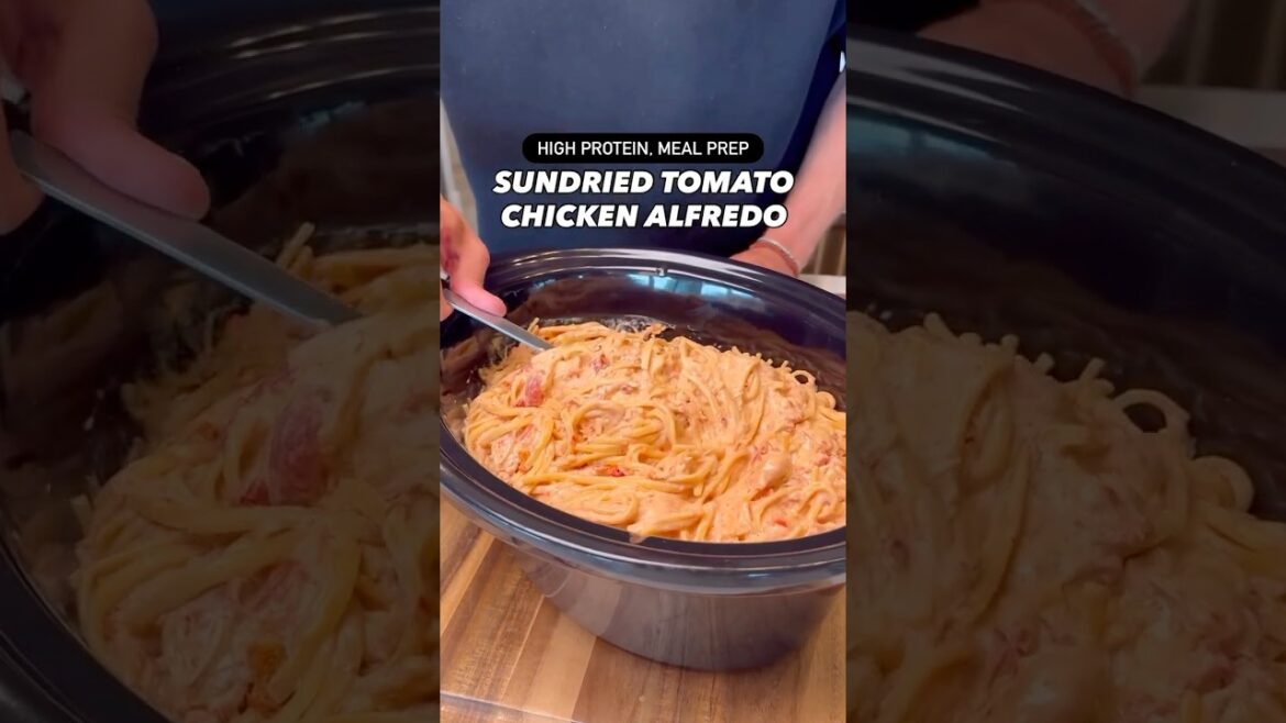 Macro-Friendly, High Protein Sundried Tomato Chicken Alfredo #shorts
