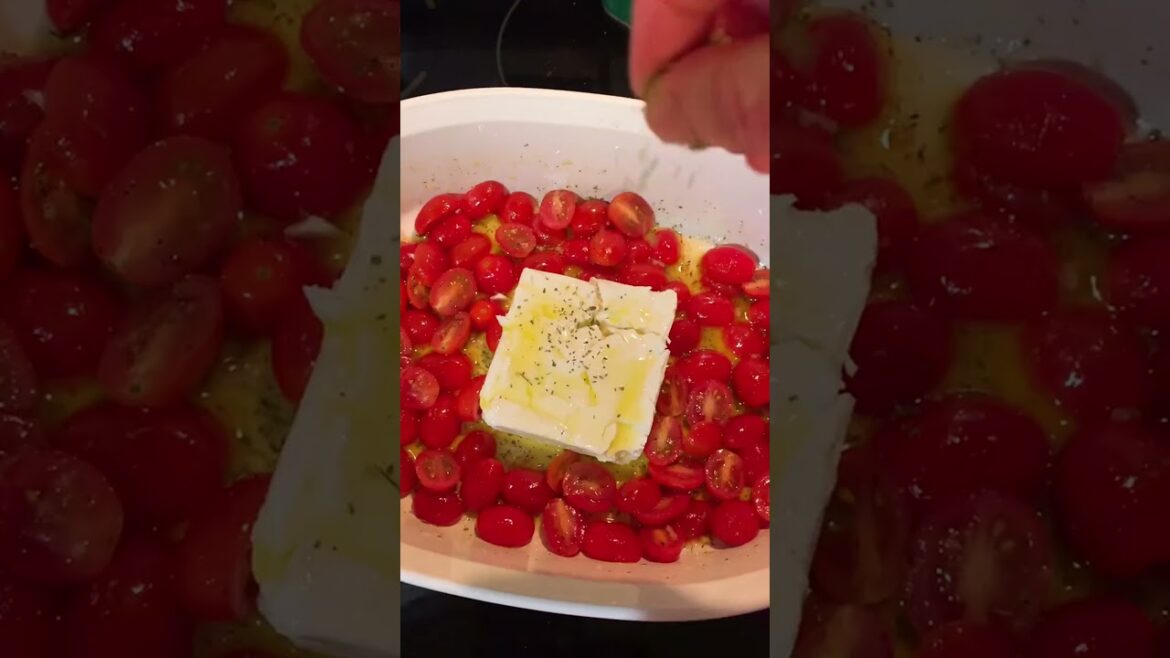 Greek Feta Tomato Pasta! #fetatomatopasta #feta #tomato #oregano #love #food