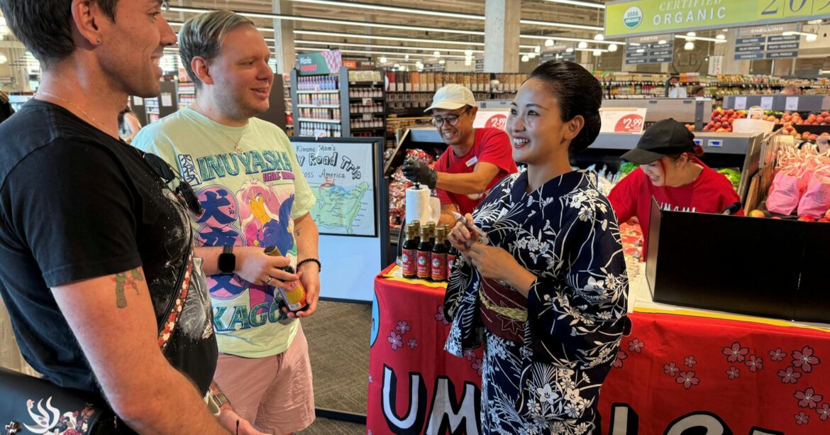 YouTube's Kimono Mom, a streaming star and new entrepreneur, brings sauce to Minnesota
